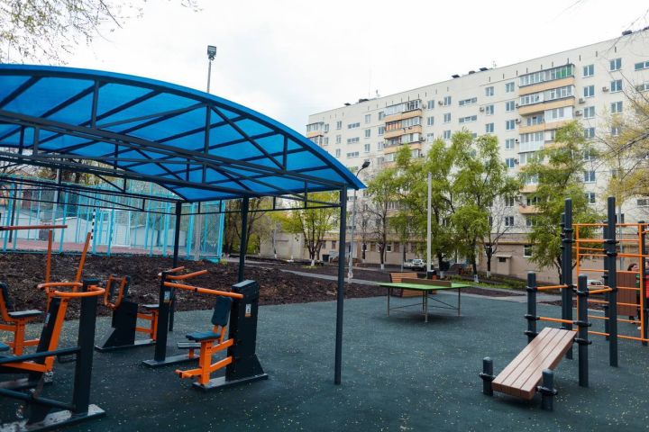 Спортивные площадки и новые окна: в ЛНР и ДНР российские специалисты отремонтировали 267 школ