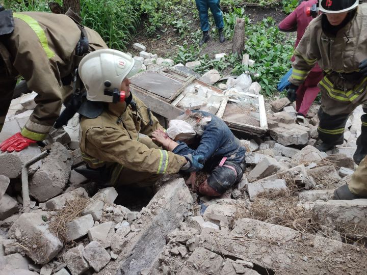 В Красном Луче на пенсионерку обрушилась стена дома