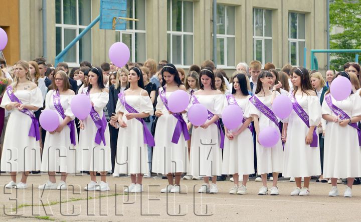 До свиданья, школа: для выпускников из Свердловска прозвенел последний звонок