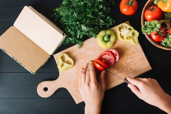 Источник заразы: россиянам рассказали об опасности использования разделочной доски