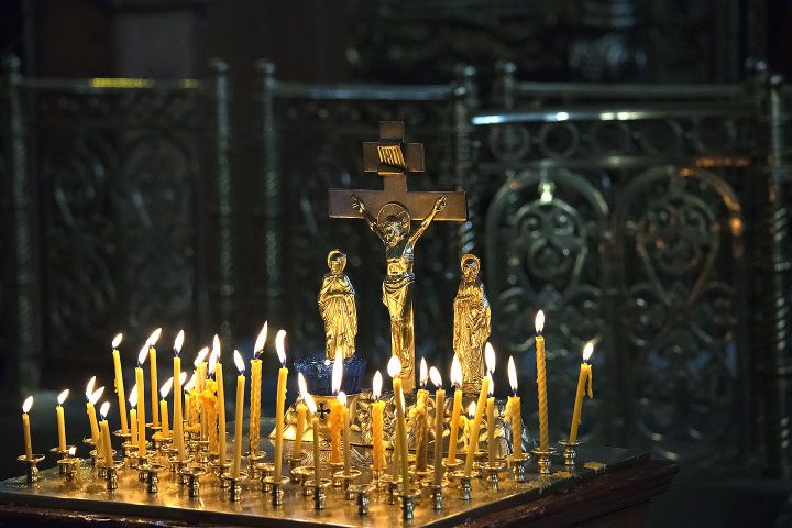 Не говорите «до свидания» и не веселитесь: что строго запрещено делать в Троицкую субботу