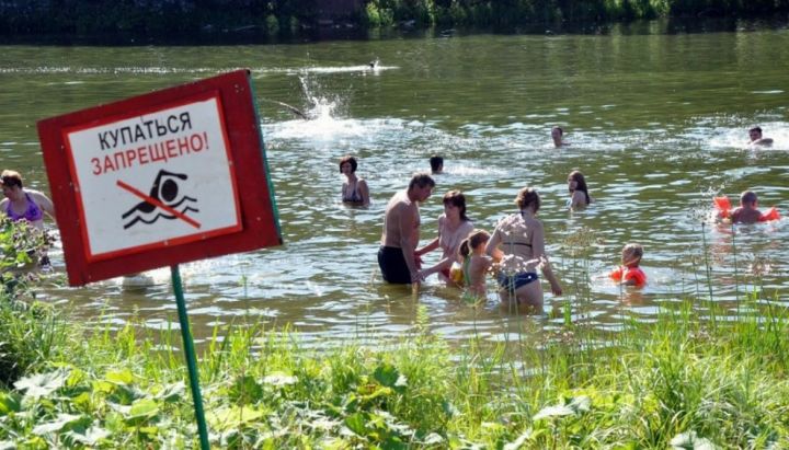 Любишь купаться - люби и лечиться: чем опасно плавание в загрязнённых водоёмах