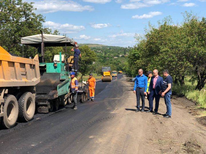 От Красного Луча до Вахрушево: как продвигаются работы по ремонту дорог в городах ЛНР