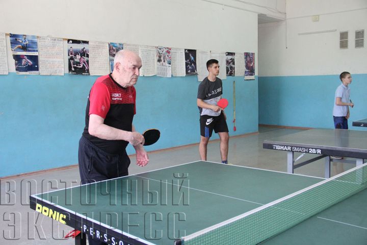 Теннис – это спорт ума: о спортивном хобби свердловского доктора Фёдора Лозового