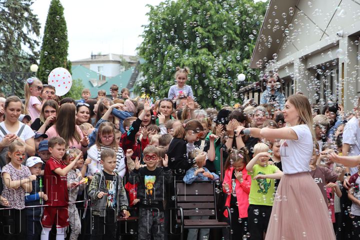 Юные свердловчане встретили лето