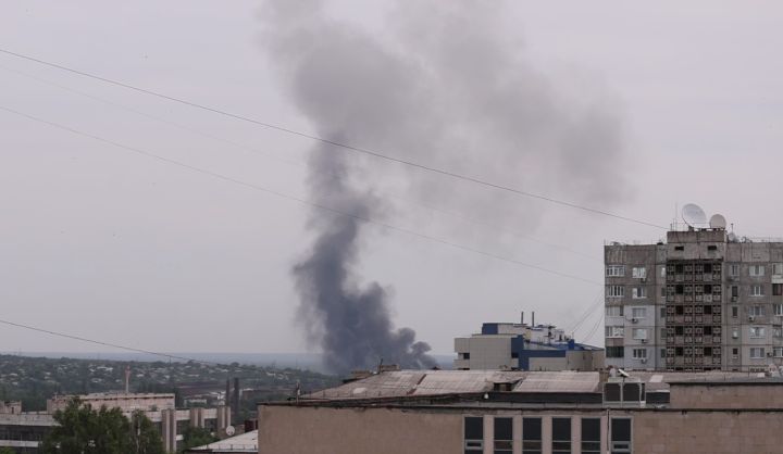 В результате удара по промзоне Луганска пострадали четыре человека - Пасечник