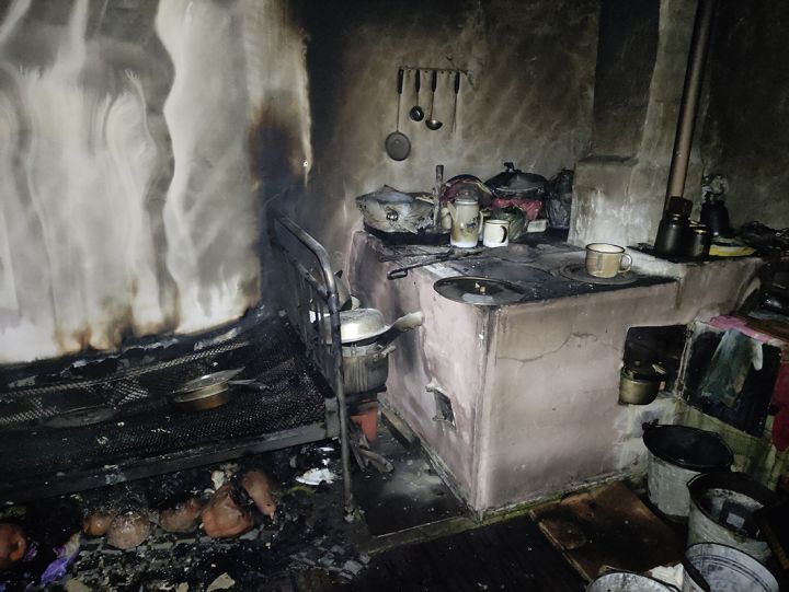 В Свердловске горели дом и летняя кухня