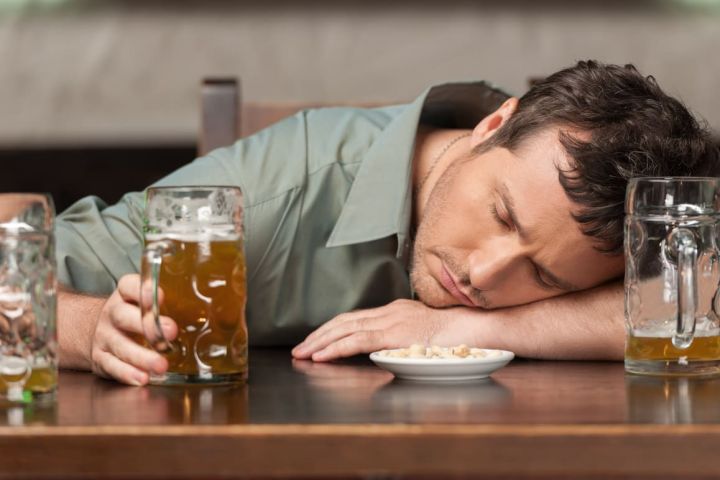 У любителей хмельного напитка может развиться «пивное» сердце