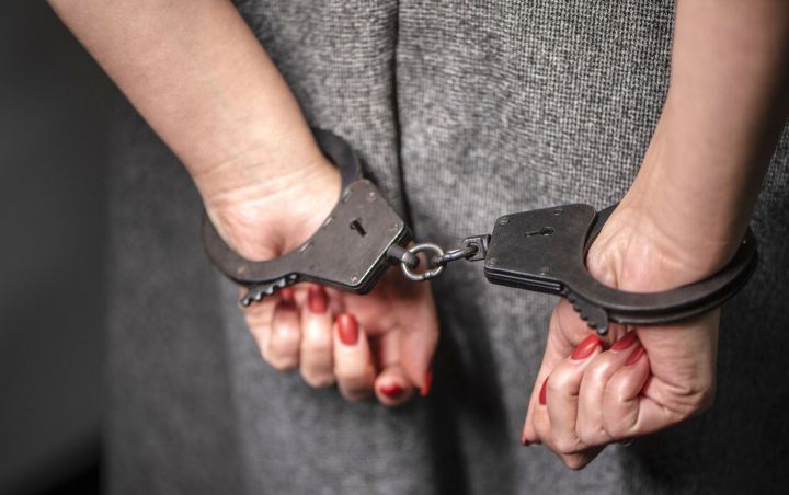 В одном из городов ЛНР женщина украла около 300 тысяч на работе