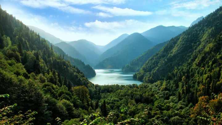 Лучший аналог Турции: Абхазия встретит туристов приятными ценами и изумрудным морем