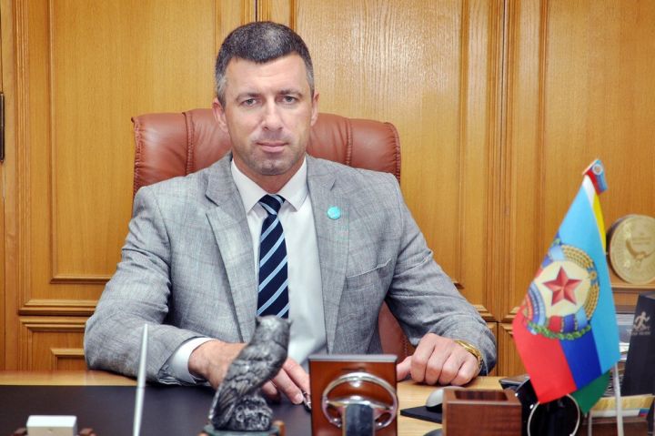 Вы приносите в мир спасение: Сухачев поздравил медработников с профессиональным праздником