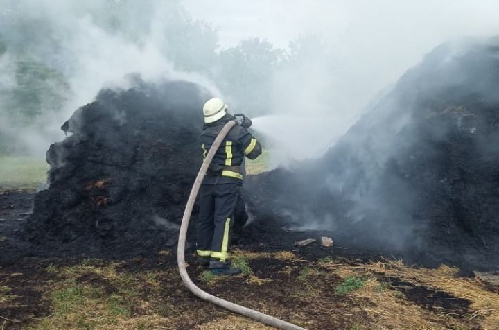 В селе Тёплое сгорело 40 тонн сена