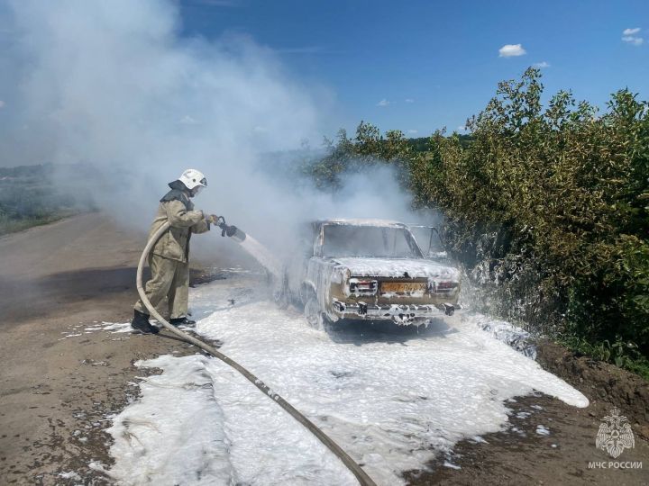 У жителя Белокуракинского района во время поездки загорелся автомобиль