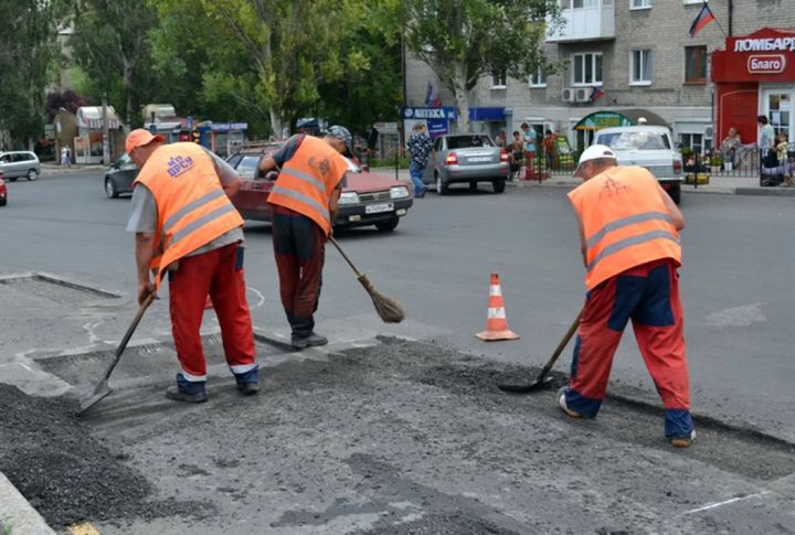Пилавов рассказал о том, как продвигается ремонт дорог в Луганске