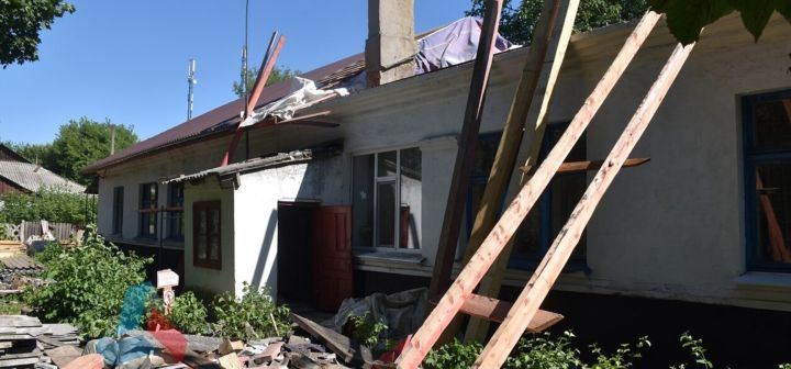 Строители из Красноярска ремонтируют здание яслей-сада «Радуга» в Свердловске