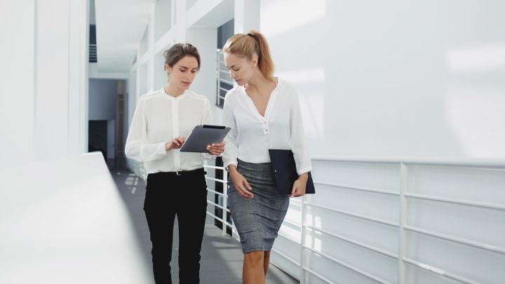 «Как dandy лондонский одет»: россияне тратят больше одной зарплаты в год на соблюдение дресс-кода