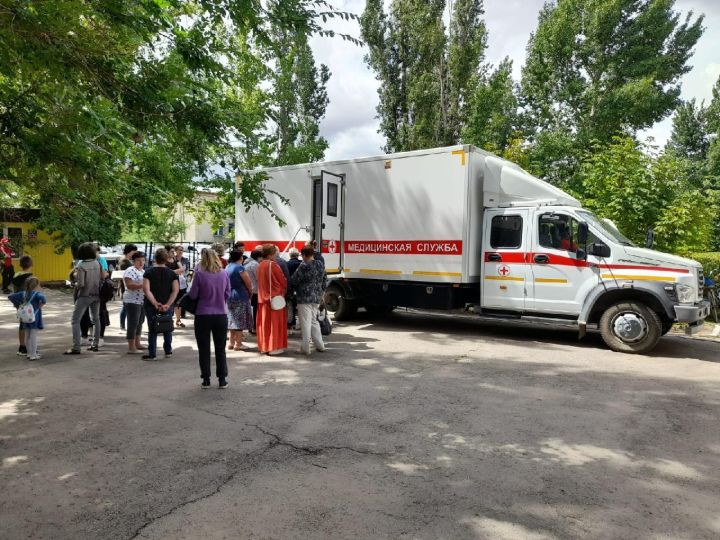 «Поезд здоровья» начал работу в одном из городов ЛНР