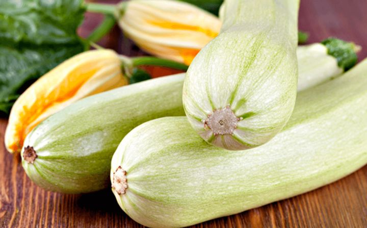 Снизят холестерин и обогатят витаминами: чем полезны кабачки, но кому лучше от них отказаться