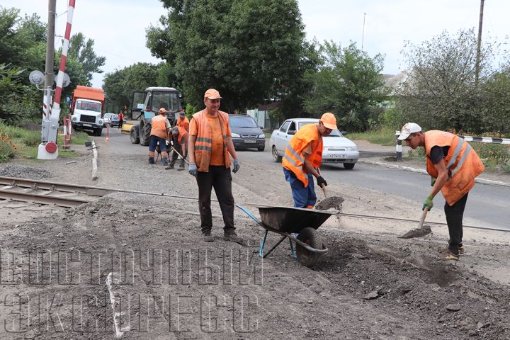Дорожники завершили ремонт асфальта на переезде у «Тарной базы» в Свердловске