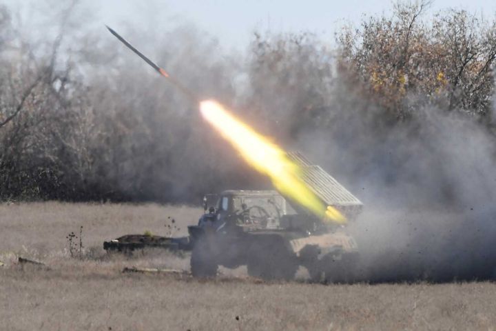 Центр Донецка подвергся обстрелу ВСУ: уничтожен автобус, есть погибшие и пострадавшие