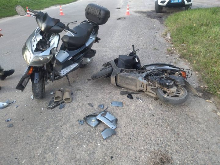 В одном из городов ЛНР пьяный мужчина и двое подростков столкнулись на мопедах: есть пострадавшие