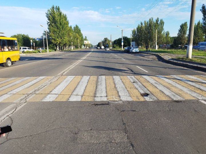 В Луганске автомобиль сбил подростка