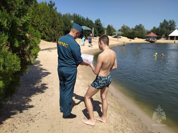 Спасатели напомнили населению ЛНР о правилах купания в водоёмах в аномальную жару