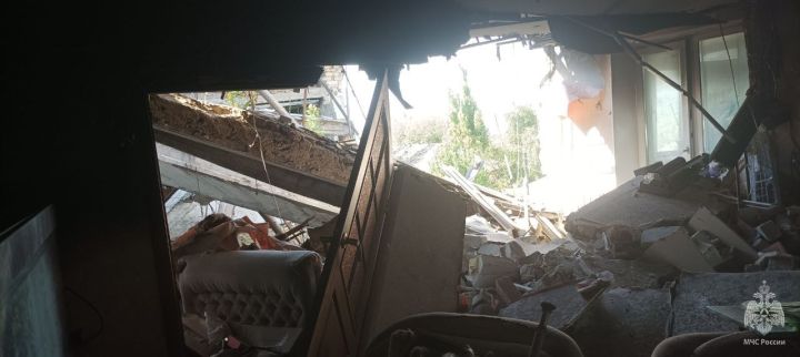 ВСУ обстреляли один из городов ЛНР, в результате чего загорелась квартира