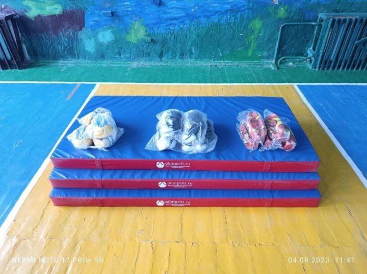 Школы Свердловска получили спортинвентарь от российских регионов