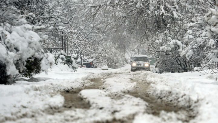 Вниманию водителей: после гололеда в ЛНР ожидается налипание снега