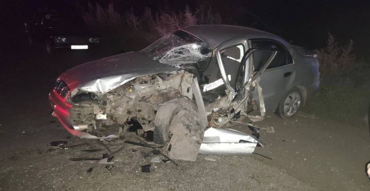 В ЛНР пьяный водитель легковушки въехал в военную машину: пострадал ребёнок