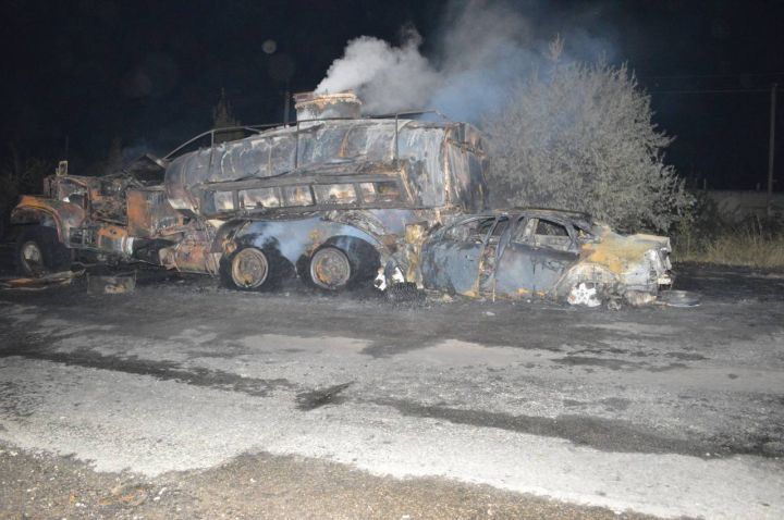 В Луганске столкнулись легковушка и бензовоз: есть пострадавшие