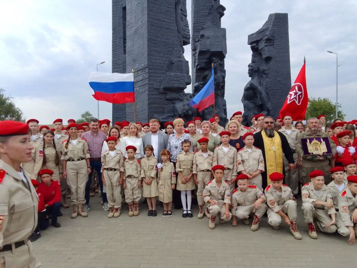 Более 300 юных жителей ЛНР вступили в ряды «Юнармии»