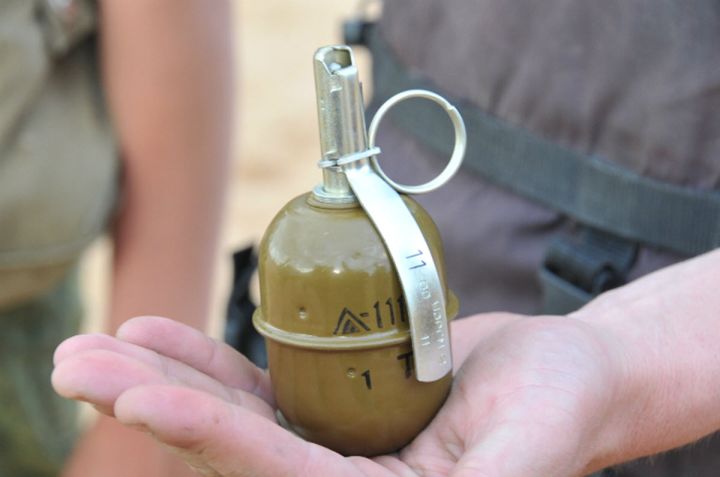 Проведена срочная эвакуация: в Луганске на территории детсада нашли гранату