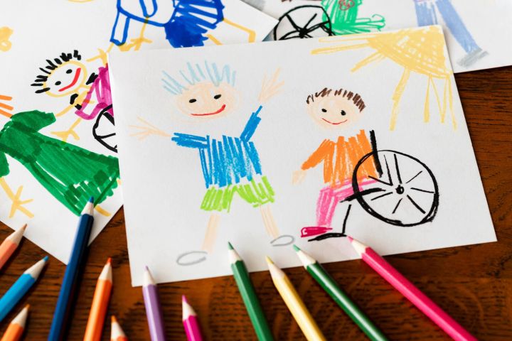 В Минтруде разъяснили, как родителям детей с инвалидностью в ЛНР работать и получать выплаты по уходу