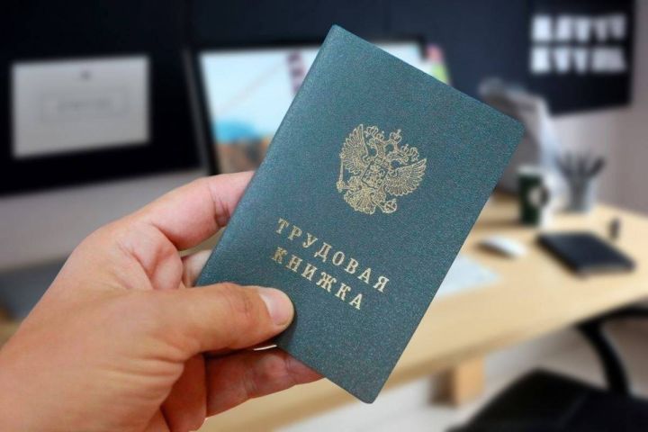 В Минтруда разъяснили, включается ли время болезни в 2-недельный срок отработки перед увольнением