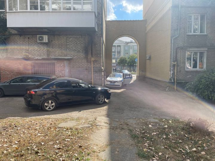 В Луганске мужчина сбил пешехода при движении задним ходом