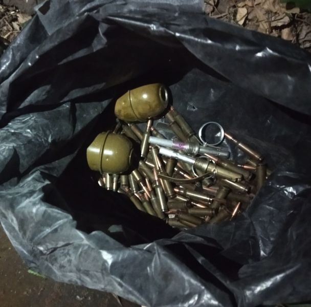 В одном из городов ЛНР в жилом районе обнаружили пакет с боеприпасами