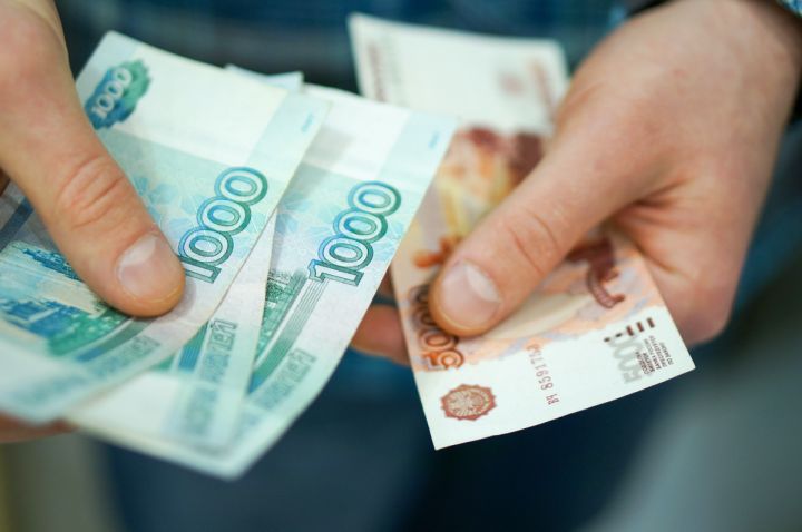 Все премии и неиспользованные отпуска: Минтруд разъяснил, какую компенсацию работник обязан получить при увольнении