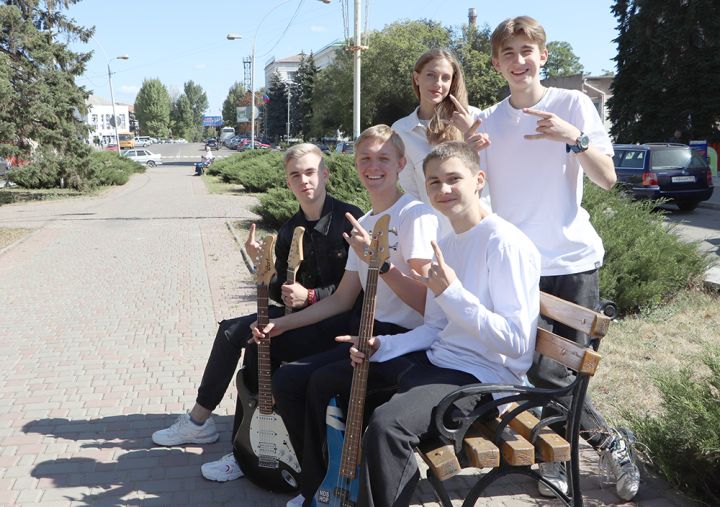 «Мы просто поем и живем в кайф»: чем готова удивлять группа «Эхо неизвестного» из Краснодона