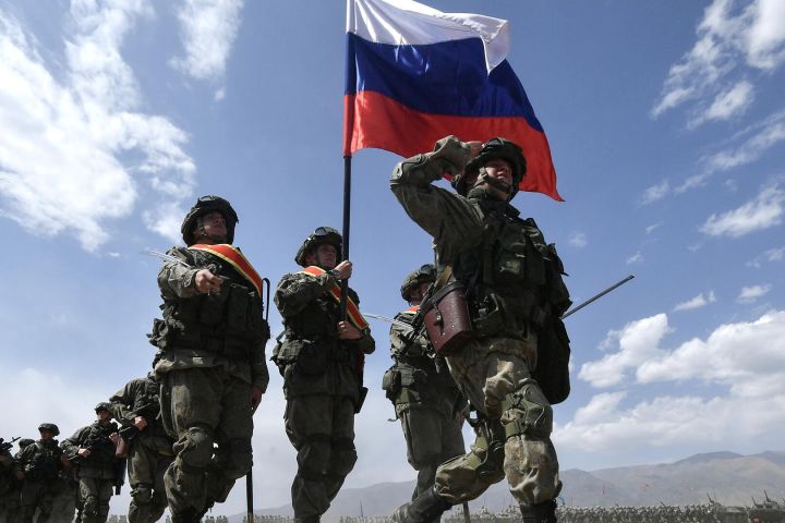 В РФ разъяснили, сохранятся ли соцгарантии семьям военных, переведенных на новое место службы