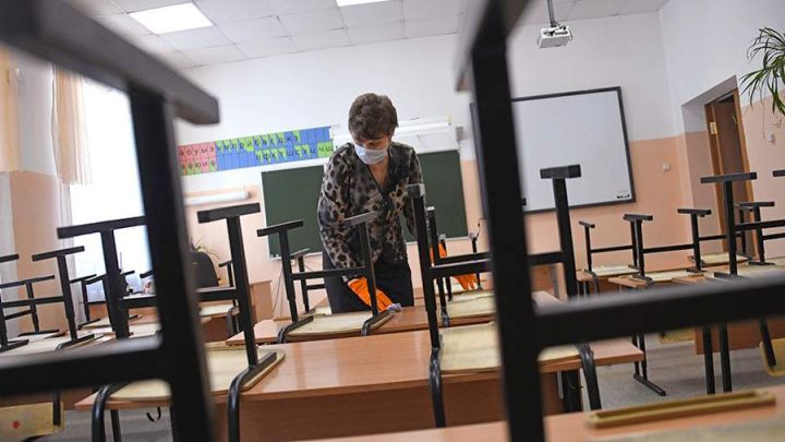 В Роспотребнадзоре уточнили условия ухода школ на карантин