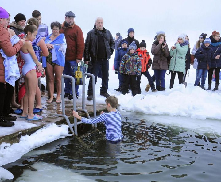Окунемся? Крещенское  купание юных свердловчан