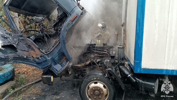 В Антраците сгорел грузовик: причина пожара устанавливается