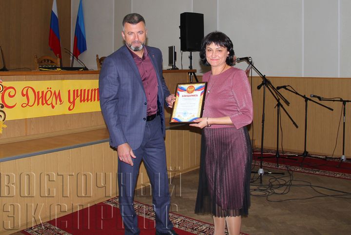 Работников образования поздравили и наградили в Свердловске