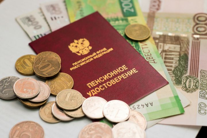 Жителям ЛНР разъяснили, кто имеет право на установление фиксированной выплаты к страховой пенсии в повышенном размере