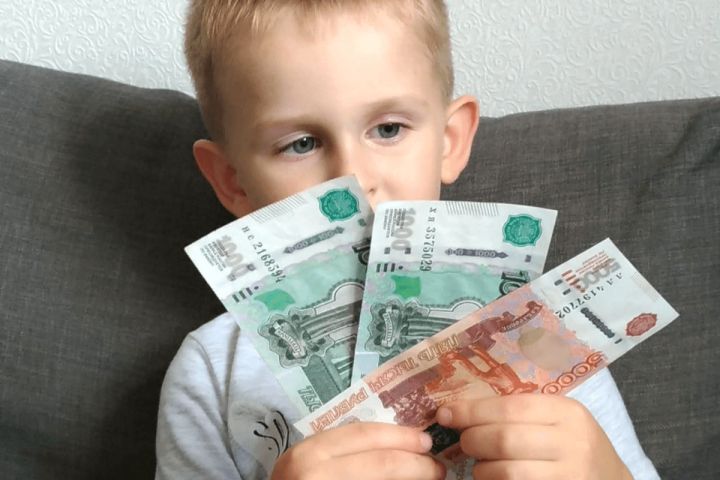В Минтруда приняли поправки по выплате пособий по уходу за ребенком до 1,5 лет: что изменилось