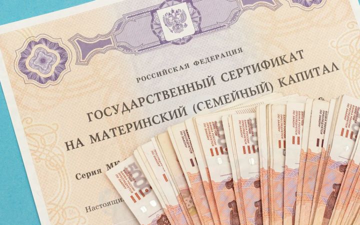 В Минтруда разъяснили, как и когда можно оплатить ребёнку обучение в автошколе маткапиталом