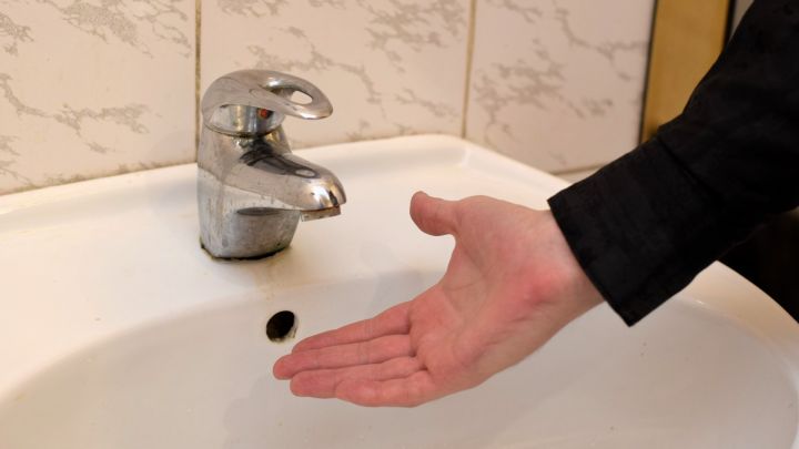 Перебои в подаче воды ожидаются во многих городах и районах ЛНР 20 октября