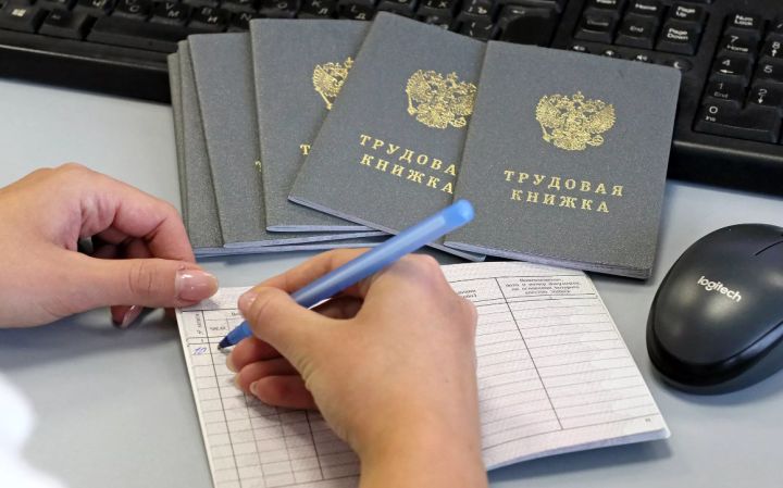 Педагоги, медработники, строители: в каких работниках в ЛНР нуждаются больше всего